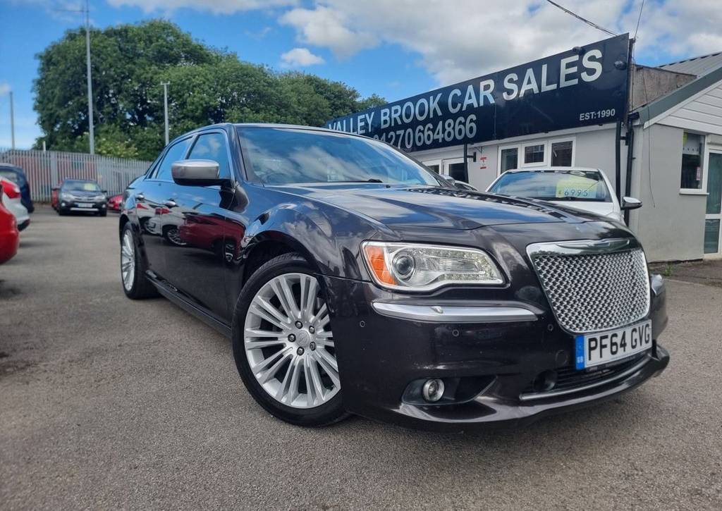 Used 2014 64 CHRYSLER 300C 3.0 CRD V6 Executive Saloon 4dr Diesel Auto Euro 5 (236 bhp) in Brown (109000 mileage) for sale in Crewe