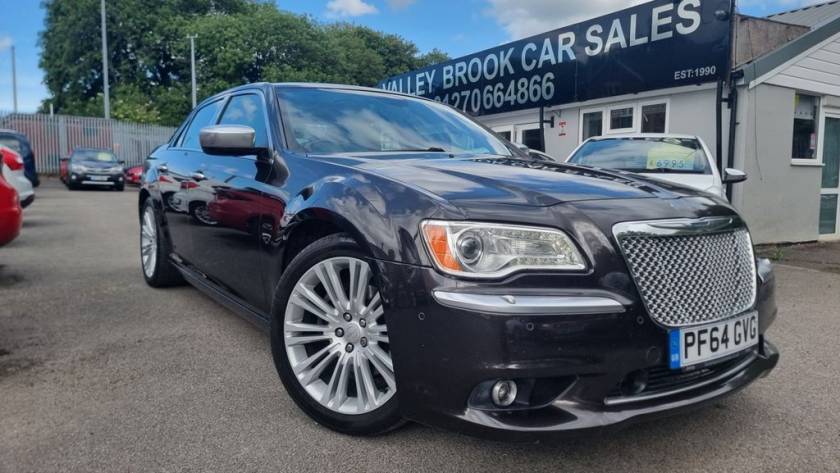 Used 2014 64 CHRYSLER 300C 3.0 CRD V6 Executive Saloon 4dr Diesel Auto Euro 5 (236 bhp) in Brown (109000 mileage) for sale in Crewe