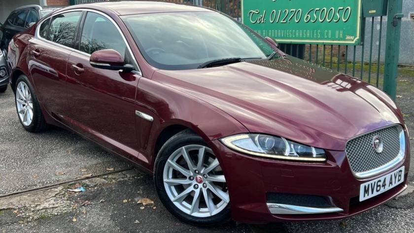Used 2014 64 JAGUAR XF 2.2d Premium Luxury Auto Euro 5 (s/s) 4dr in Red (102000 mileage) for sale in Crewe