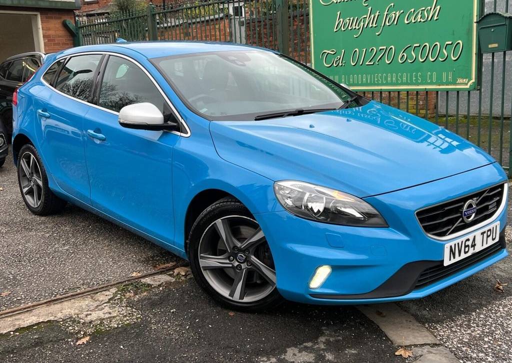 Used 2014 64 VOLVO V40 2.0 D4 R-Design Euro 6 (s/s) 5dr in Blue (101000 mileage) for sale in Crewe