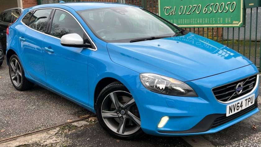 Used 2014 64 VOLVO V40 2.0 D4 R-Design Euro 6 (s/s) 5dr in Blue (101000 mileage) for sale in Crewe
